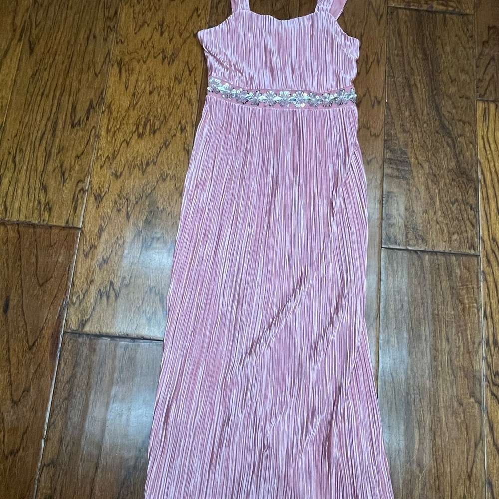 Amy’s closet girls beautiful pleated formal maxi dress